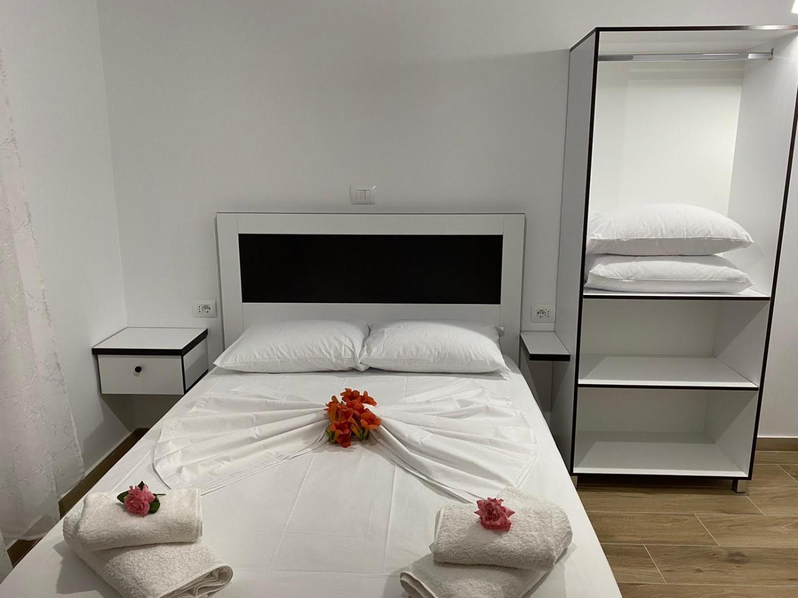 Rentrooms Geni Ksamil Ngoại thất bức ảnh